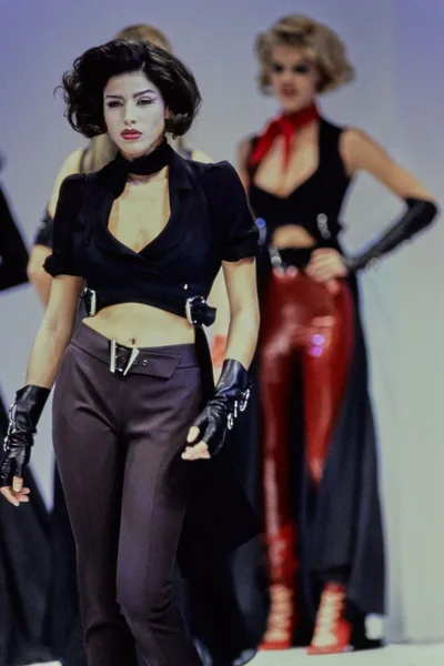 Look 3